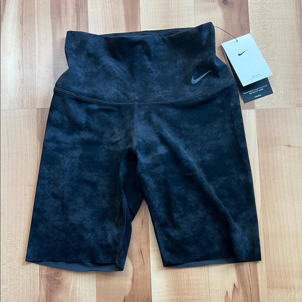 Black Nike Zenvy Bike Shorts